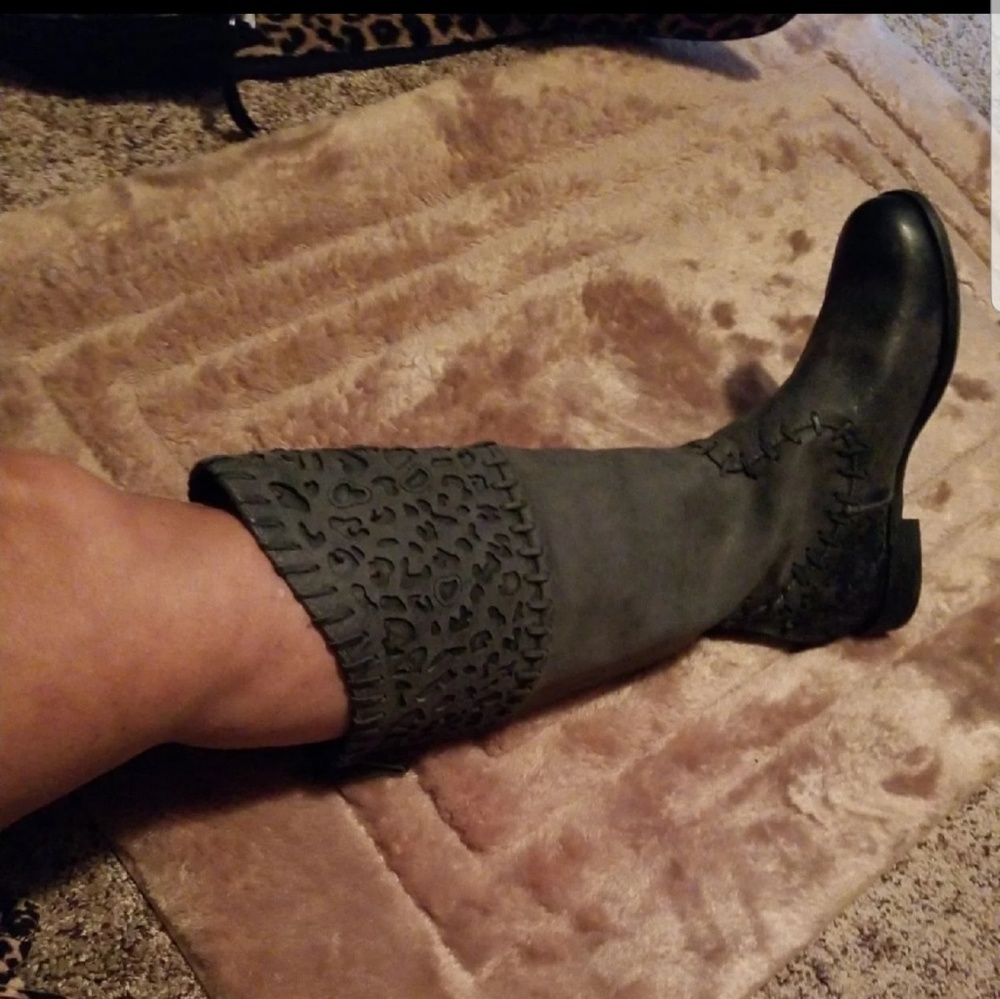 Boots - Picture 5 of 6